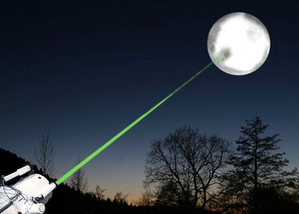telescope pointing a green laser at the moon